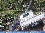 breaking-news-mobil-pick-up-daihatsu-keluar-jalur-dan-tabrak-tiang-listrik.jpg