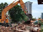 breaking-news-puluhan-kios-pedagang-unggas-surabaya-dirobohkan-alat-berat-pemkot.jpg