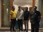 brian-edgar-nababan-manager-binomo-dua-dari-kiri-saat-ditangkap-di-bali.jpg