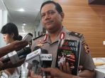 brigjen-pol-rikwanto-tunjukan-buku-jokowi-undercover_20170104_120331.jpg