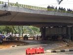 brimob-berjaga-di-flyover-ladogi.jpg