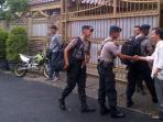 brimob-di-rumah-budi-gunawan_20150115_103800.jpg