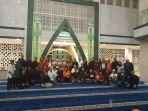 brimob-pmj-dan-jakmania-doa-bersama-kanjuruhan.jpg