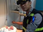 bripda-lendra-pemudik-melahirkan-di-bus_20170630_150416.jpg