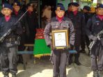 bripka-teguh-dwiyanto-dimakamkan_20170516_103417.jpg