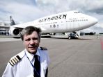 bruce-dickinson-bersama-pesawat-resmi-iron-maiden-ed-force-one_20181102_112734.jpg