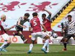 bruno-fernandes-2l-melakukan-tendangan-melebar-selama-pertandingan-melawan-aston-villa.jpg
