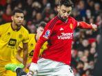 bruno-fernandes-manchester-united-saat-mengeksekusi-penalti-ke-gawang-sheffield.jpg
