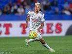 bruno-guimaraes-gelandang-lyon-berusia-22-tahun-asal-brasil.jpg