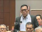 bu-melakukan-interupsi-saat-rapat.jpg