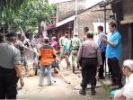 buaya-jadi-tontonan-anak-anak-dan-dewasa_20170118_152931.jpg
