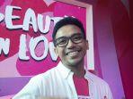 Ritual Makeup Artist Bubah Alfian Untuk Membuat Tampilan Wajah Glowing
