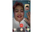 bude-sumiyati-yang-tengah-video-call-dengan-pak-aji-mumpung.jpg