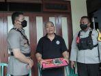 budi-hermanto-bertakziah-ke-rumah-korban-tragedi-kanjuruhan.jpg