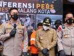 budi-hermanto-kiri-dalam-pemberian-150-vaksin.jpg