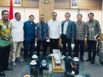 budi-karya-sumadi-terima-pwi-dan-panpel-hpn.jpg