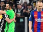 buffon-dan-iniesta_20171121_075515.jpg