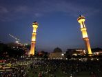 buka-puasa-di-lapangan-rumput-sintetis-alun-alun-bandung_20180603_102123.jpg
