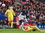 bukayo-saka-mencetak-gol-spektakuler-ke-gawang-ukraina.jpg
