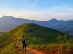 bukit-teletubbies-di-cicalengka-jawa-barat_20180904_105721.jpg