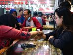 bulan-dzulhijjah-toko-emas-bulan-purnama-rame-pengunjung_20220712_122525.jpg