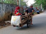 bulan-ramadan-manusia-gerobak-mulai-berdatangan_20200505_140809.jpg
