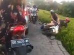 bule-bali-pakai-motor-sewaan-rental-dipakai-tidak-biasa-enggak-normal-aneh-aneh.jpg
