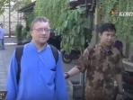 bule-pengemis-ini-dideportasi-dari-indonesia_20160920_155523.jpg