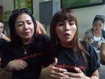 bunda-kriss-hatta-tuty-suratinah-dukung-anaknya.jpg