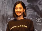 bunga-zainal-main-film-dancing-in-the-rain_20181022_145335.jpg