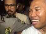 buni-yani-saat-tiba-di-kejari-depok.jpg