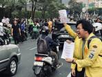 Mobil Dinas TNI Berbintang Satu Dihentikan Massa, Sopir Diminta Mahasiswa Bunyikan Klakson