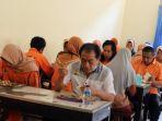 bupati-banjarnegara-bagikan-bansos-cek-4.jpg