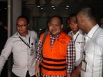 bupati-banyuasin-yan-anton-ditetapkan-kpk-sebagai-tersangka_20160905_222440.jpg