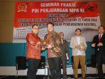 bupati-banyuwangi-abdullah-azwar-anas-di-acara-seminar-fraksi-pdi-mpr-ri-di-hotel-mercure.jpg
