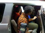 bupati-bengkayang-suryadman-gidot-saat-digiring-ke-mobil-tahanan-kpk.jpg