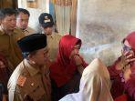 bupati-cianjur-herman-suherman-saat-kunjungi-rumah-ih.jpg