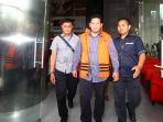 bupati-cianjur-resmi-ditahan-kpk_20181213_232039.jpg