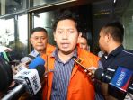 bupati-cianjur-resmi-ditahan-kpk_20181213_232226.jpg