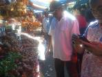 bupati-dan-muspida-lakukan-operasi-pasar_20160630_155340.jpg