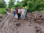 bupati-flores-timur-di-lokasi-banjir-bandang-adonara_1.jpg