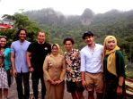 bupati-gunung-kidul-badingah-dikunjungi-talent-mimpi-baitullah_20190127_105640.jpg