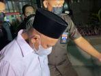 bupati-hulu-sungai-utara-hsu-abdul-wahid-seusai-diperiksa-kpk-sebagai-saksi.jpg