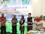 bupati-kaimana-freddy-thie-21.jpg