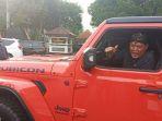 bupati-karanganyar-juliyatmono-menggunakan-mobil-dinas-barunya-jeep-wrangler-rubicon.jpg