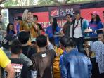 bupati-karawang-cellica-nurrachadiana-hadiri-ultah-slanker-fans-club-karawan_20160425_172414.jpg