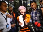 bupati-kepulauan-talaud-sri-wahyumi-resmi-ditahan-kpk_20190501_212528.jpg