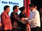 bupati-klungkung-bali-i-nyoman-suwirta_20180215_094412.jpg