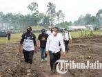 bupati-lumajang-thoriqul-haq-di-lahan-relokasi-huntara.jpg