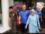 bupati-muba-non-aktif-pahri-azhari-dan-istrinya-lucianty-pahri_20160414_105815.jpg